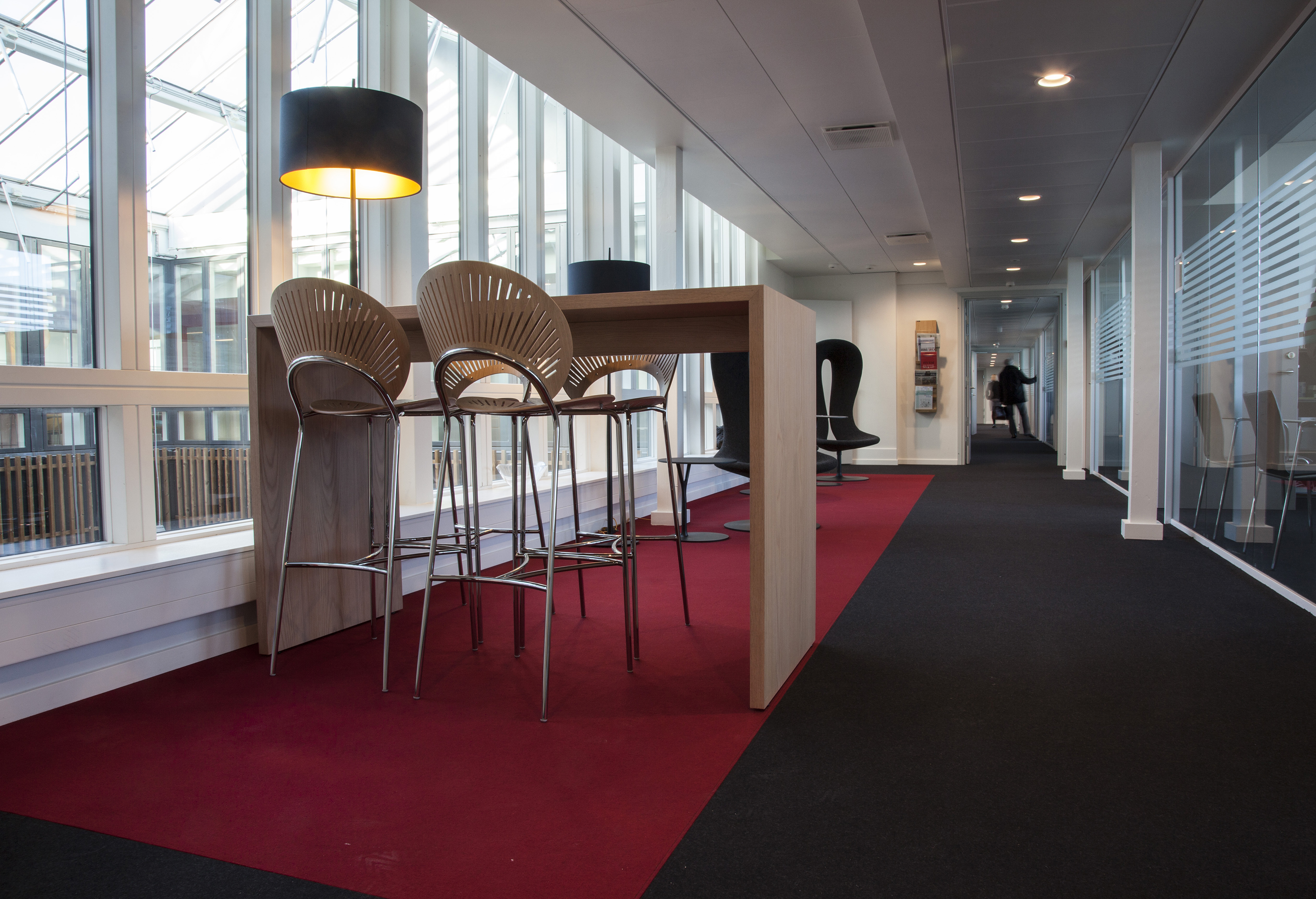 Fraster Filt på gulv på direktionsgangen